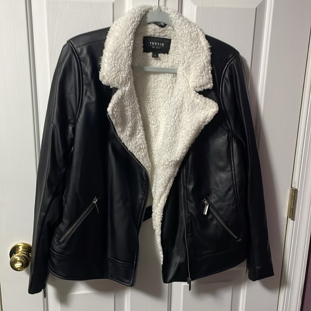 Faux Leather jacket with Sherpa lining - Picture 2 of 3